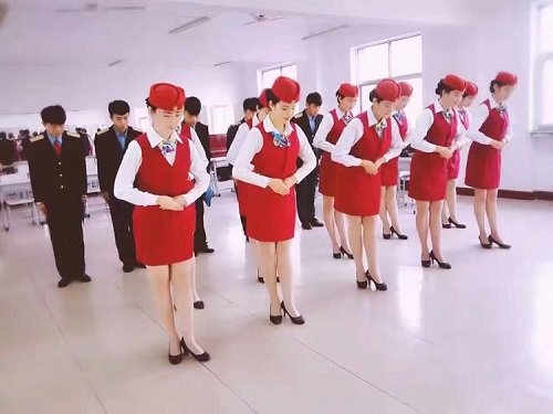 女生報(bào)石家莊東華鐵路學(xué)校學(xué)什么好？