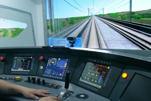 想當(dāng)火車司機(jī)？中專學(xué)歷也能報(bào)名！穩(wěn)定高薪 + 鐵飯碗！